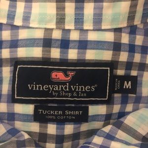 Vineyard vines button down shirt